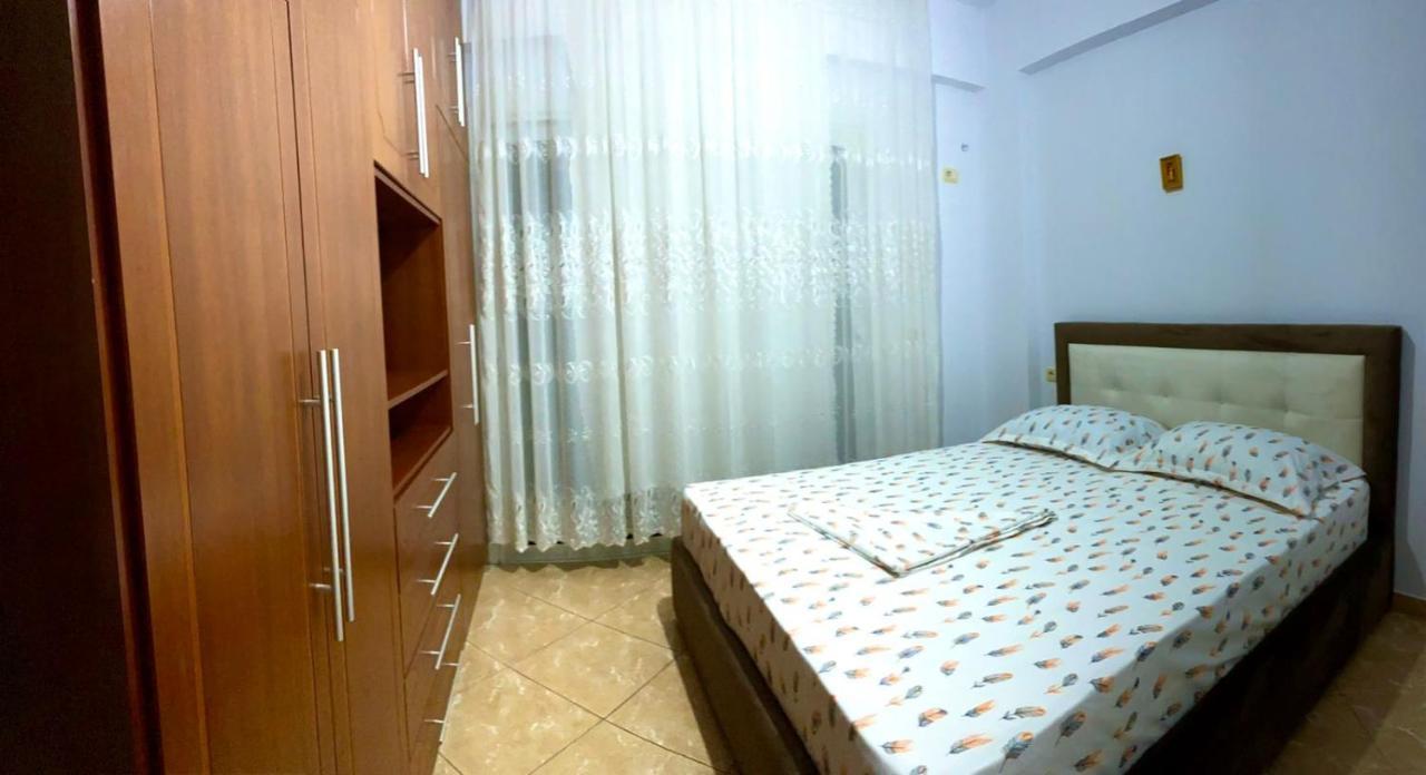 Honey Apartment Near Port Of Saranda Buitenkant foto