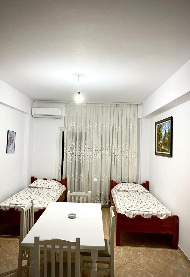 Honey Apartment Near Port Of Saranda Buitenkant foto